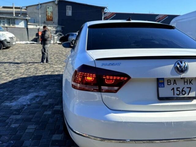 Білий Фольксваген Пассат, об'ємом двигуна 2.5 л та пробігом 210 тис. км за 13000 $, фото 1 на Automoto.ua