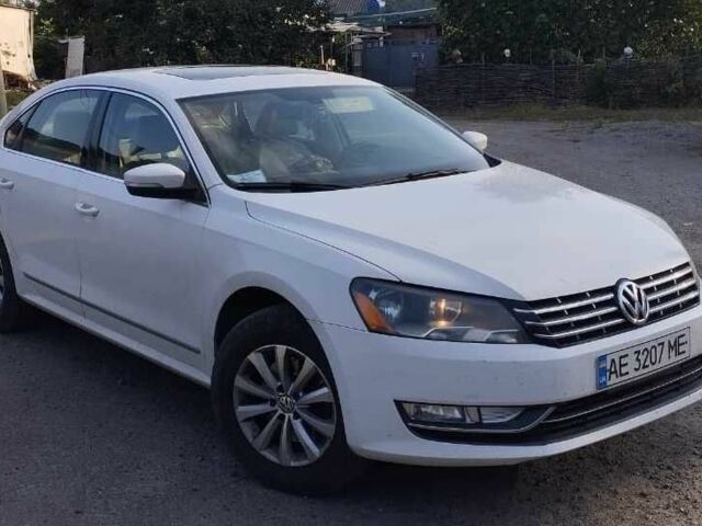Белый Фольксваген Пассат, объемом двигателя 2.5 л и пробегом 220 тыс. км за 10000 $, фото 1 на Automoto.ua