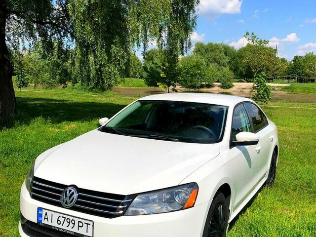 Белый Фольксваген Пассат, объемом двигателя 2.5 л и пробегом 300 тыс. км за 10000 $, фото 1 на Automoto.ua