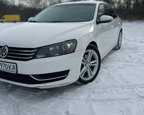 Белый Фольксваген Пассат, объемом двигателя 2.5 л и пробегом 300 тыс. км за 10500 $, фото 1 на Automoto.ua