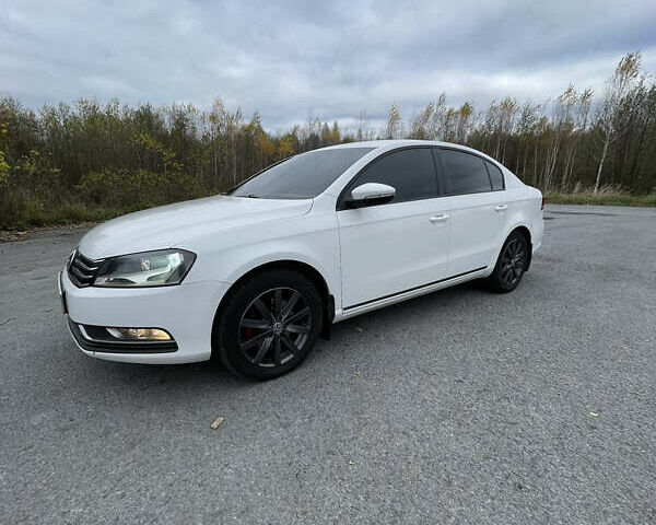 Фольксваген Пассат 2013 в Житомире на Automoto.ua Белый Фольксваген Пассат, объемом двигателя 1.97 л и пробегом 296 тыс. км за 9750 $, фото 1 на Automoto.ua