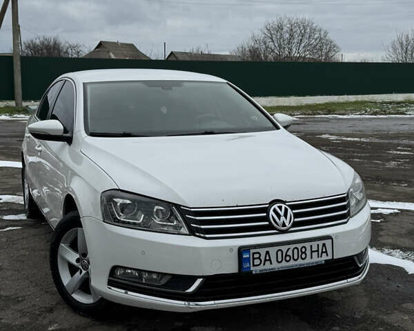 Белый Фольксваген Пассат, объемом двигателя 1.8 л и пробегом 262 тыс. км за 10700 $, фото 1 на Automoto.ua