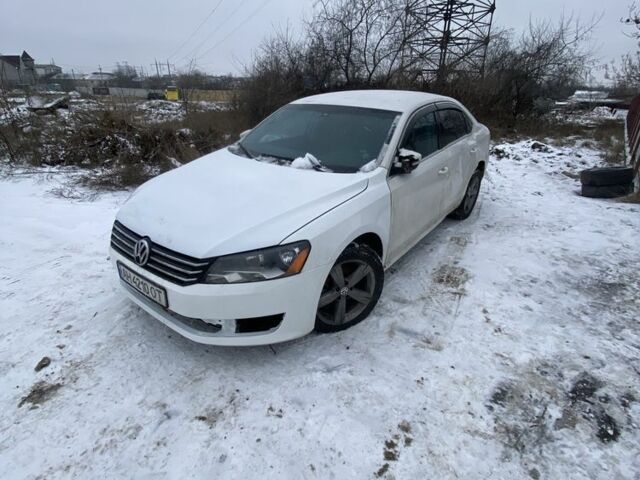 Білий Фольксваген Пассат, об'ємом двигуна 2.5 л та пробігом 200 тис. км за 5500 $, фото 1 на Automoto.ua