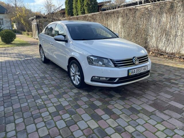 Білий Фольксваген Пассат, об'ємом двигуна 2 л та пробігом 218 тис. км за 12300 $, фото 1 на Automoto.ua