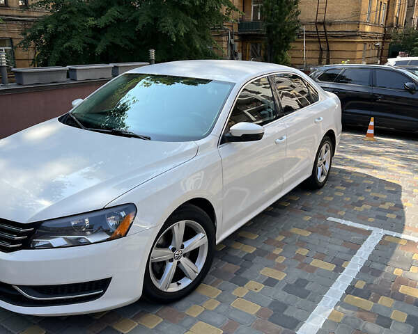 Белый Фольксваген Пассат, объемом двигателя 2.5 л и пробегом 320 тыс. км за 9400 $, фото 1 на Automoto.ua