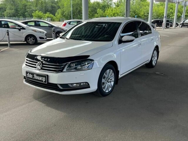 Белый Фольксваген Пассат, объемом двигателя 0 л и пробегом 231 тыс. км за 9999 $, фото 1 на Automoto.ua