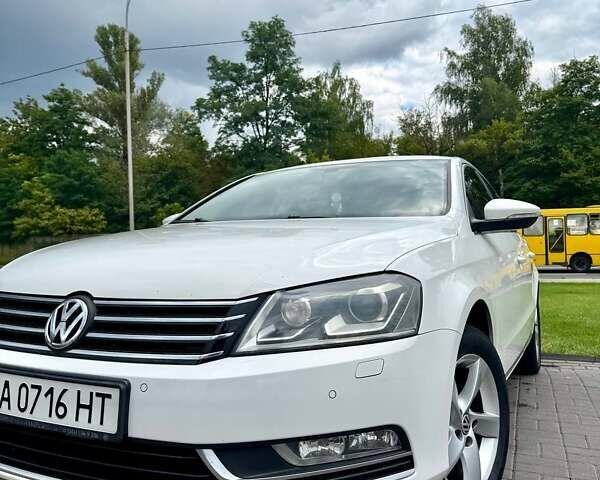 Белый Фольксваген Пассат, объемом двигателя 1.8 л и пробегом 236 тыс. км за 11000 $, фото 1 на Automoto.ua