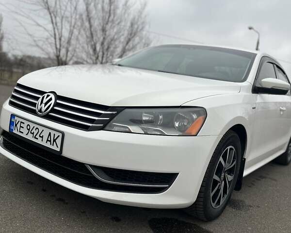 Белый Фольксваген Пассат, объемом двигателя 2.48 л и пробегом 211 тыс. км за 12200 $, фото 1 на Automoto.ua