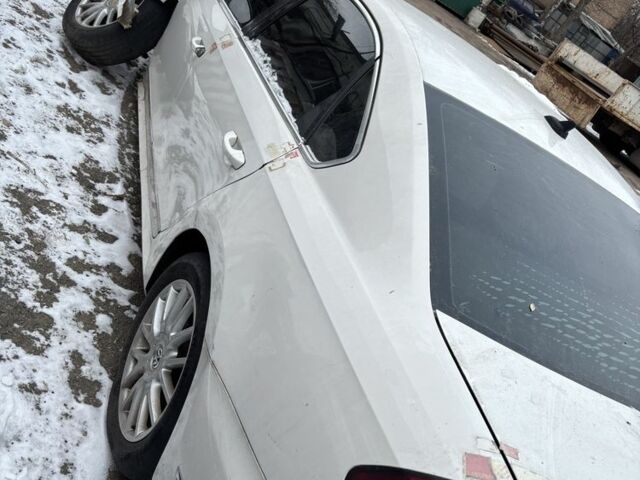 Белый Фольксваген Пассат, объемом двигателя 2.5 л и пробегом 212 тыс. км за 2400 $, фото 1 на Automoto.ua