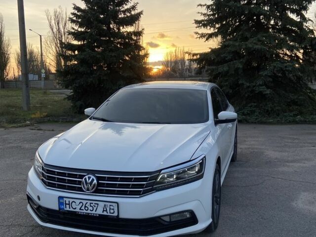 Белый Фольксваген Пассат, объемом двигателя 2 л и пробегом 305 тыс. км за 11000 $, фото 1 на Automoto.ua