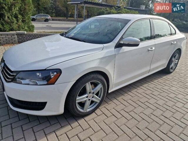 Фольксваген Пассат 2013 в Запорожье на Automoto.ua Белый Фольксваген Пассат, объемом двигателя 2.48 л и пробегом 192 тыс. км за 10500 $, фото 1 на Automoto.ua
