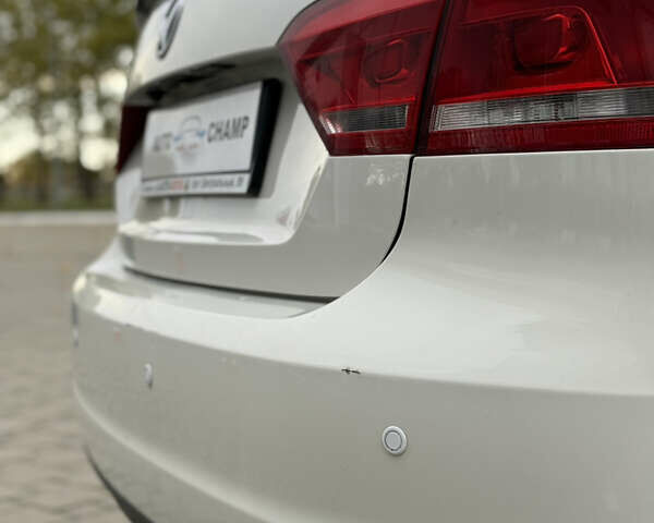 Фольксваген Пассат 2013 в Николаеве на Automoto.ua Белый Фольксваген Пассат, объемом двигателя 2.5 л и пробегом 170 тыс. км за 9900 $, фото 1 на Automoto.ua