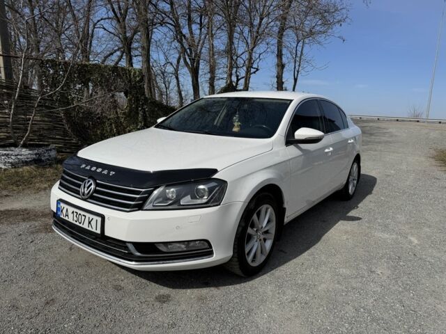 Белый Фольксваген Пассат, объемом двигателя 2 л и пробегом 228 тыс. км за 10900 $, фото 1 на Automoto.ua