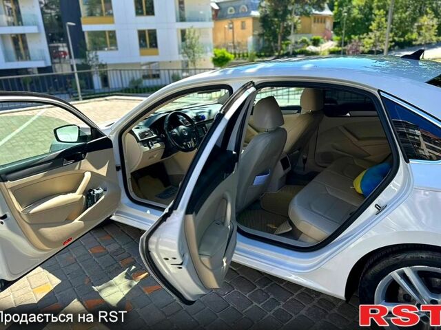 Белый Фольксваген Пассат, объемом двигателя 1.8 л и пробегом 157 тыс. км за 11800 $, фото 1 на Automoto.ua