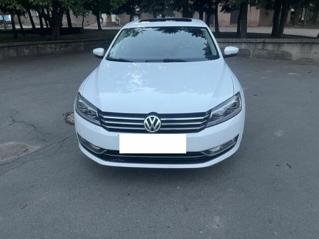 Белый Фольксваген Пассат, объемом двигателя 2 л и пробегом 215 тыс. км за 9388 $, фото 1 на Automoto.ua