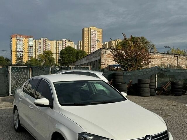 Белый Фольксваген Пассат, объемом двигателя 1.8 л и пробегом 160 тыс. км за 14990 $, фото 1 на Automoto.ua