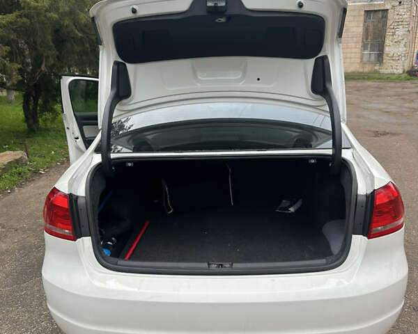 Белый Фольксваген Пассат, объемом двигателя 1.78 л и пробегом 280 тыс. км за 10000 $, фото 1 на Automoto.ua