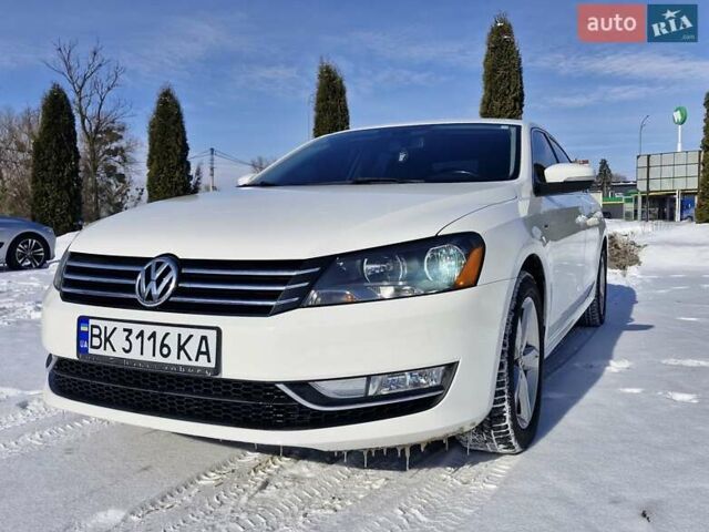 Белый Фольксваген Пассат, объемом двигателя 1.8 л и пробегом 220 тыс. км за 11899 $, фото 1 на Automoto.ua