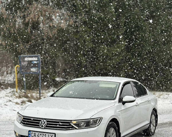 Белый Фольксваген Пассат, объемом двигателя 1.4 л и пробегом 155 тыс. км за 13700 $, фото 1 на Automoto.ua