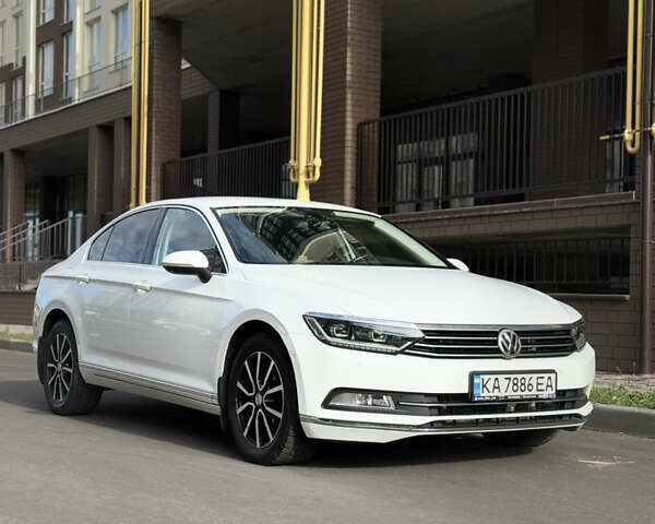 Белый Фольксваген Пассат, объемом двигателя 1.8 л и пробегом 126 тыс. км за 17000 $, фото 1 на Automoto.ua
