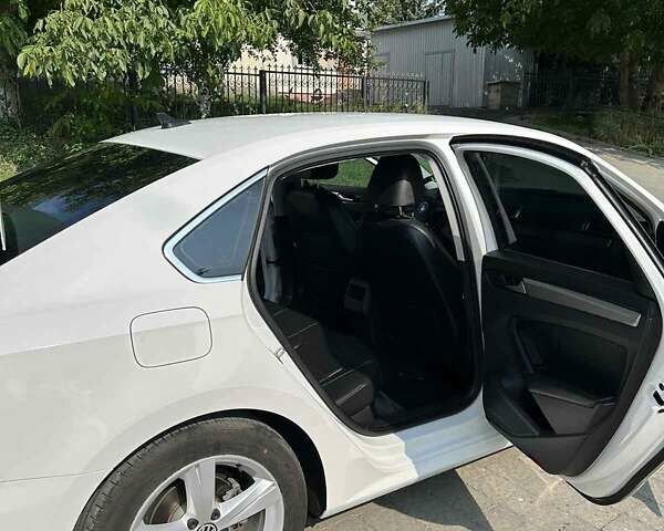 Білий Фольксваген Пассат, об'ємом двигуна 1.8 л та пробігом 179 тис. км за 10200 $, фото 1 на Automoto.ua