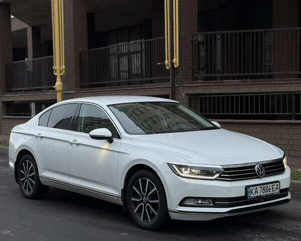 Белый Фольксваген Пассат, объемом двигателя 1.8 л и пробегом 130 тыс. км за 16900 $, фото 1 на Automoto.ua