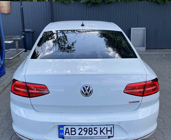 Белый Фольксваген Пассат, объемом двигателя 1.97 л и пробегом 239 тыс. км за 18000 $, фото 1 на Automoto.ua