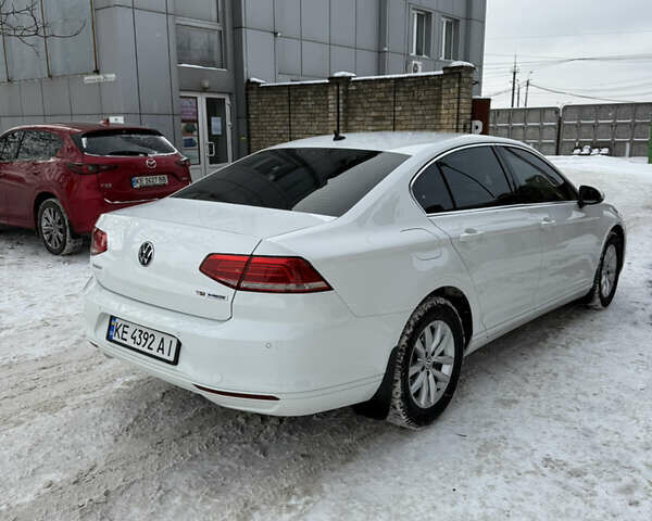 Белый Фольксваген Пассат, объемом двигателя 1.4 л и пробегом 141 тыс. км за 15600 $, фото 1 на Automoto.ua