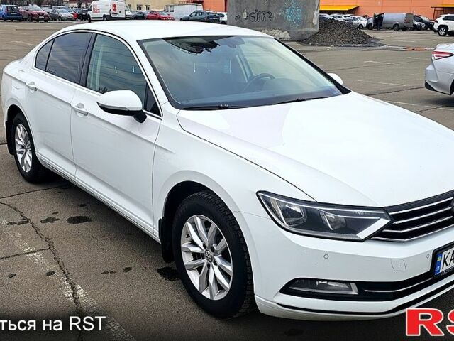 Білий Фольксваген Пассат, об'ємом двигуна 1.8 л та пробігом 216 тис. км за 12500 $, фото 1 на Automoto.ua