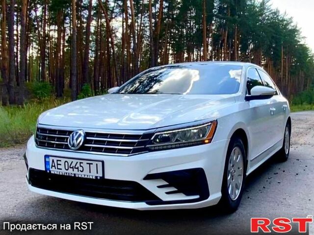 Белый Фольксваген Пассат, объемом двигателя 1.8 л и пробегом 104 тыс. км за 10900 $, фото 1 на Automoto.ua