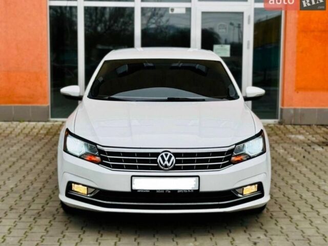 Белый Фольксваген Пассат, объемом двигателя 1.8 л и пробегом 224 тыс. км за 10000 $, фото 1 на Automoto.ua