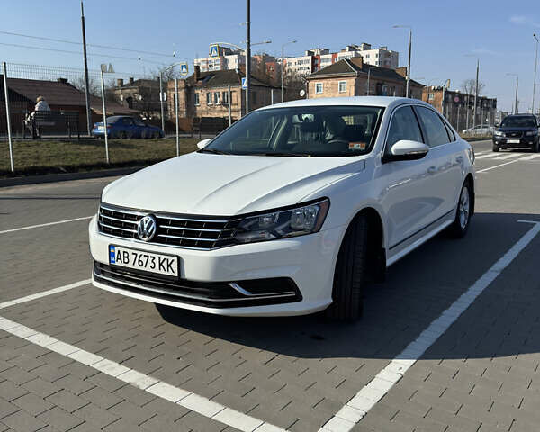 Белый Фольксваген Пассат, объемом двигателя 1.8 л и пробегом 141 тыс. км за 11900 $, фото 1 на Automoto.ua