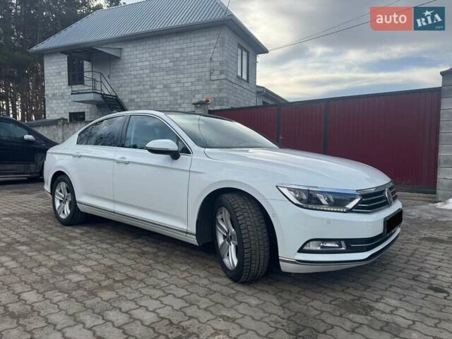 Белый Фольксваген Пассат, объемом двигателя 1.6 л и пробегом 290 тыс. км за 16400 $, фото 1 на Automoto.ua