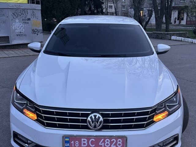 Белый Фольксваген Пассат, объемом двигателя 1.8 л и пробегом 260 тыс. км за 10000 $, фото 1 на Automoto.ua