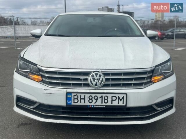 Белый Фольксваген Пассат, объемом двигателя 1.8 л и пробегом 190 тыс. км за 9756 $, фото 1 на Automoto.ua