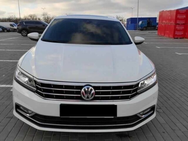 Белый Фольксваген Пассат, объемом двигателя 2 л и пробегом 139 тыс. км за 8100 $, фото 1 на Automoto.ua