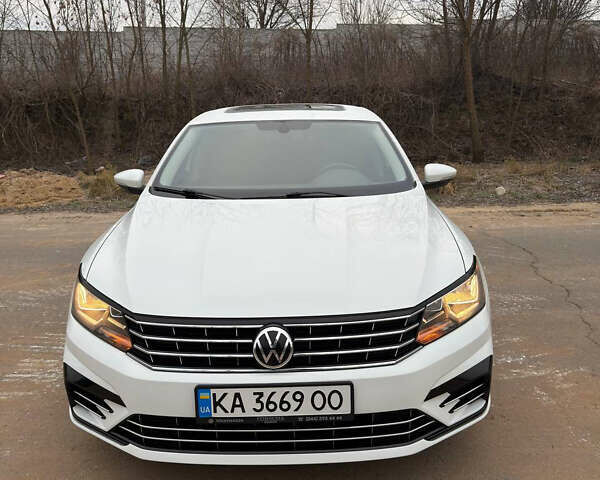 Белый Фольксваген Пассат, объемом двигателя 1.8 л и пробегом 80 тыс. км за 13800 $, фото 1 на Automoto.ua