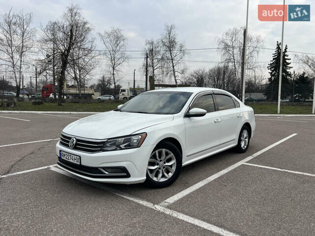 Белый Фольксваген Пассат, объемом двигателя 1.8 л и пробегом 169 тыс. км за 11800 $, фото 1 на Automoto.ua