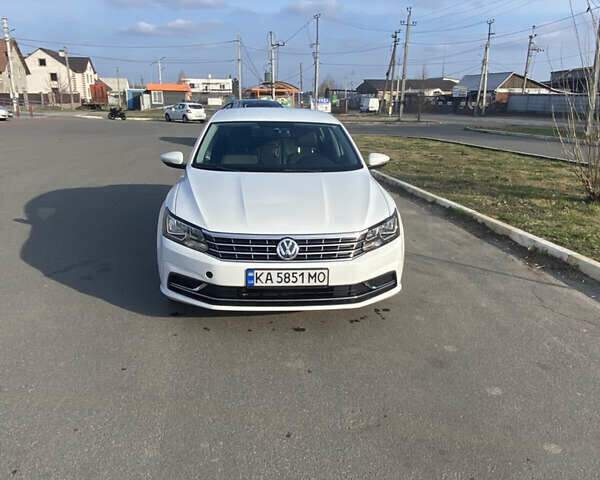 Білий Фольксваген Пассат, об'ємом двигуна 1.8 л та пробігом 240 тис. км за 10200 $, фото 1 на Automoto.ua