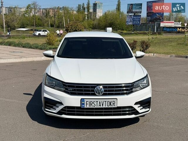Белый Фольксваген Пассат, объемом двигателя 1.8 л и пробегом 118 тыс. км за 13900 $, фото 1 на Automoto.ua