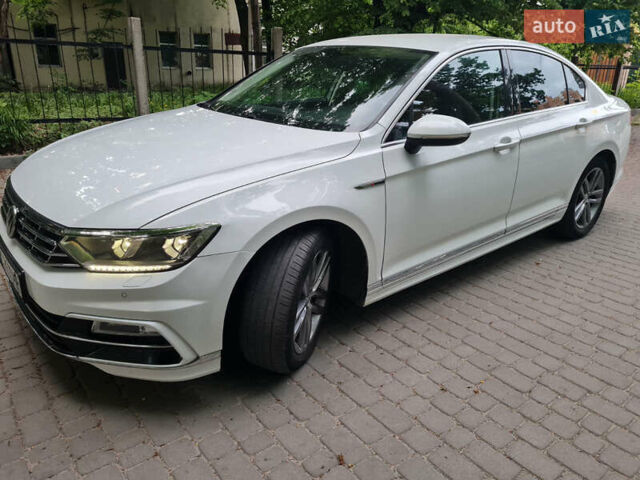 Белый Фольксваген Пассат, объемом двигателя 2 л и пробегом 208 тыс. км за 21500 $, фото 1 на Automoto.ua