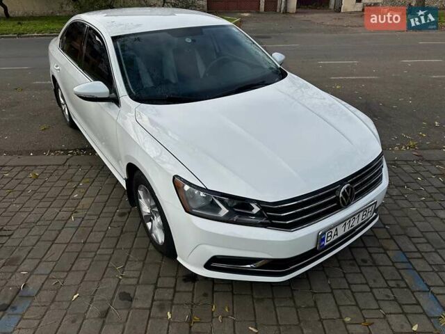 Белый Фольксваген Пассат, объемом двигателя 1.8 л и пробегом 108 тыс. км за 13000 $, фото 1 на Automoto.ua
