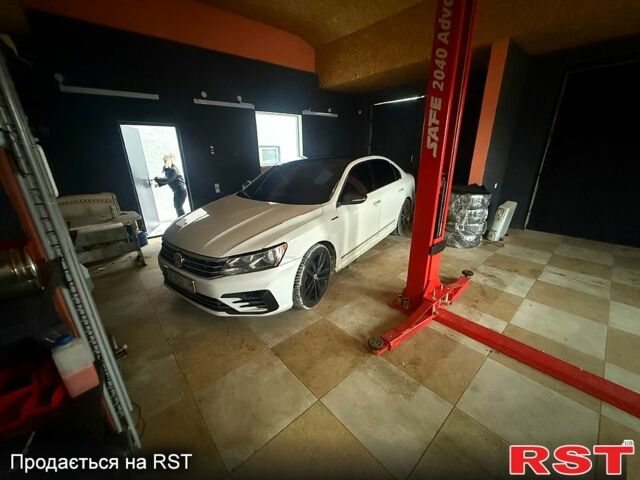 Белый Фольксваген Пассат, объемом двигателя 1.8 л и пробегом 13000 тыс. км за 15999 $, фото 1 на Automoto.ua