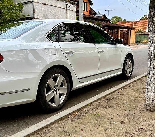 Белый Фольксваген Пассат, объемом двигателя 1.8 л и пробегом 219 тыс. км за 12000 $, фото 1 на Automoto.ua