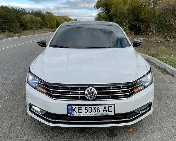 Белый Фольксваген Пассат, объемом двигателя 1.8 л и пробегом 195 тыс. км за 13000 $, фото 1 на Automoto.ua