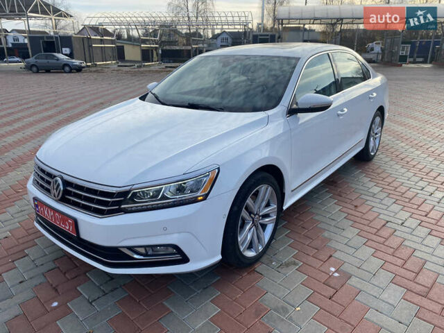 Белый Фольксваген Пассат, объемом двигателя 1.8 л и пробегом 171 тыс. км за 15100 $, фото 1 на Automoto.ua