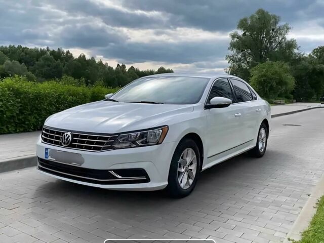 Белый Фольксваген Пассат, объемом двигателя 1.8 л и пробегом 136 тыс. км за 12000 $, фото 1 на Automoto.ua