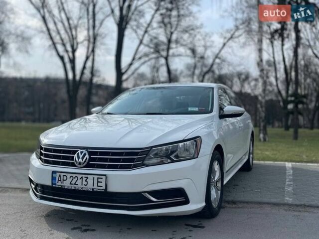 Белый Фольксваген Пассат, объемом двигателя 1.8 л и пробегом 170 тыс. км за 10999 $, фото 1 на Automoto.ua