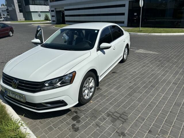 Белый Фольксваген Пассат, объемом двигателя 1.8 л и пробегом 107 тыс. км за 12500 $, фото 1 на Automoto.ua