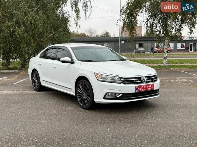 Белый Фольксваген Пассат, объемом двигателя 1.8 л и пробегом 179 тыс. км за 12700 $, фото 1 на Automoto.ua